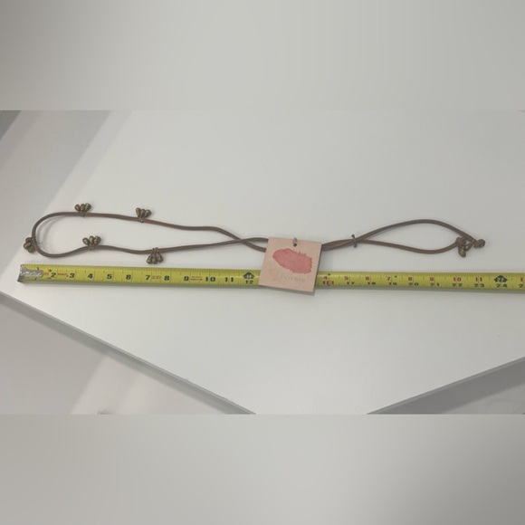 Elegant Brown Necklace with Leaf Accents - Picture 3 of 6